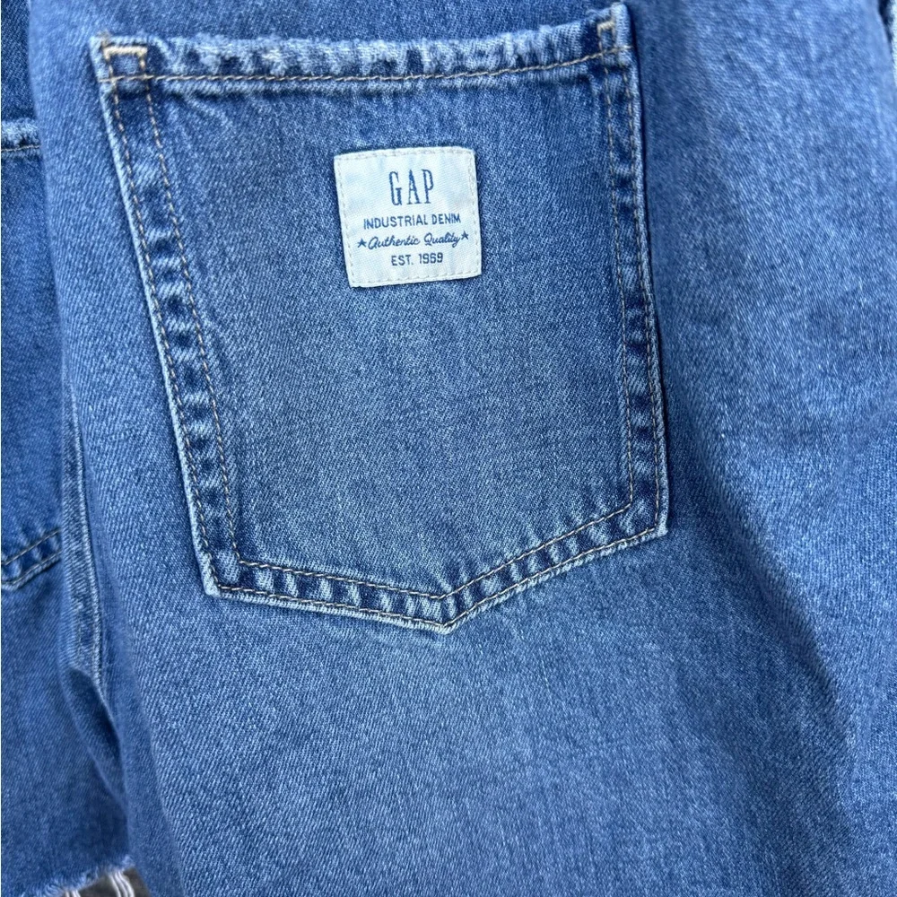 GAP women’s Blue Denim Short Overalls - Picture 6 of 6